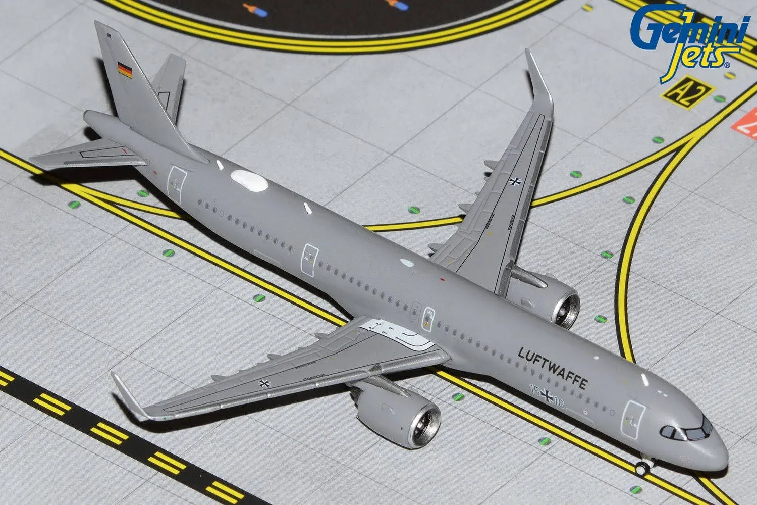 Airbus A321neo Transport Aircraft Diecast Model - German Luftwaffe Gray 'Gemini Macs' Series 1/400