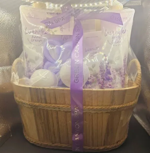 Spa Gift Baskets for Women 11pcs Lavender Bath Gift Set with Body Lotion, Essential Oil, Relaxing Spa Baskets for Women Gift, Birthday Gifts for Women