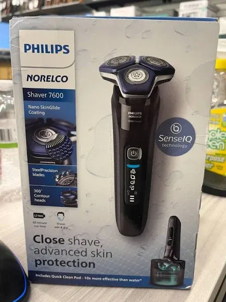 Philips Norelco Shaver 7600 Rechargeable Wet & Dry Electric Shaver