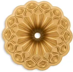 Nordic Ware Crown Bundt Pan