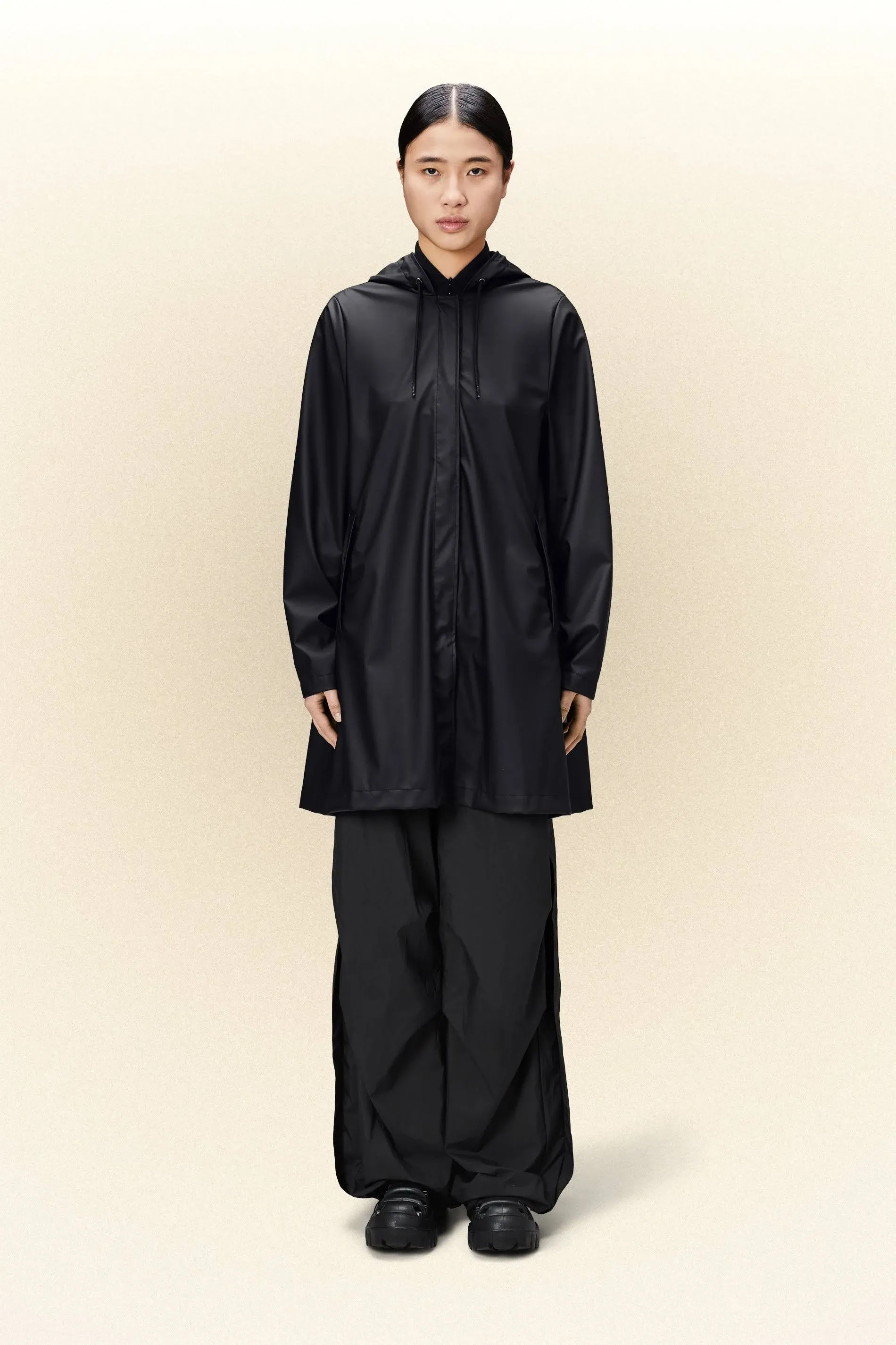 Rains – Wasserdichte Jacke in Schwarz mit A-Linien-Schnitt