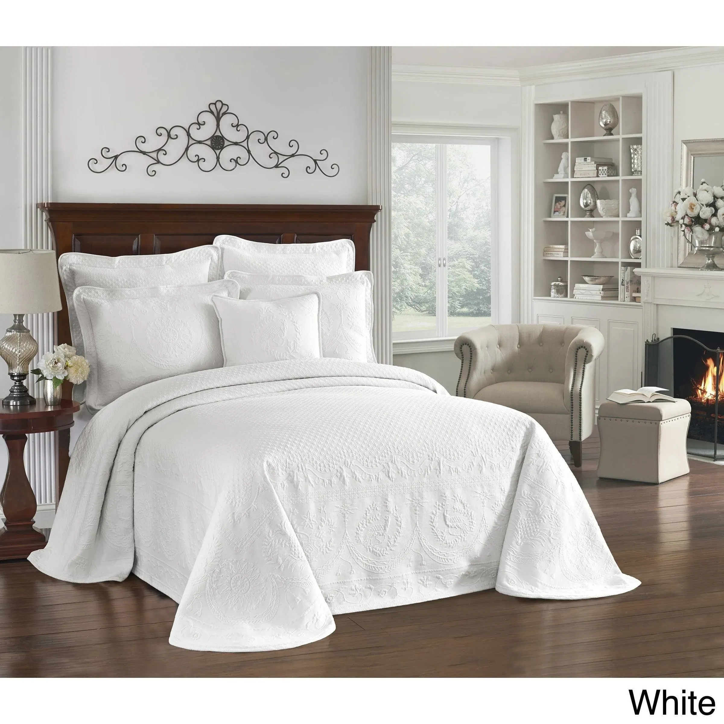 Historic Charleston White King Charles Matelasse Bedspread